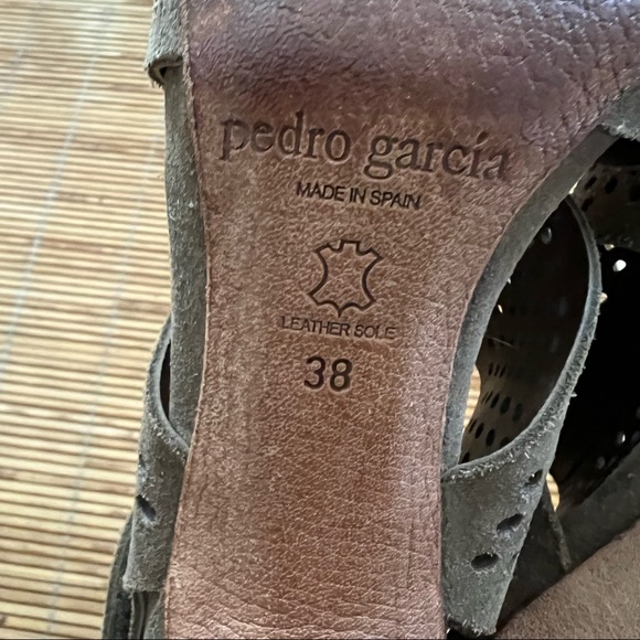 Pedro Garcia Suede Lasercut Slingback Heels size 38 8 - Picture 3 of 7